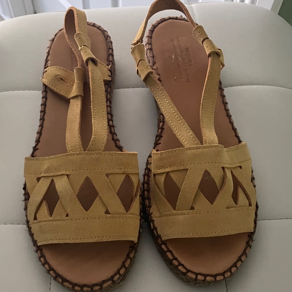 Elegant Tan Leather Sandals